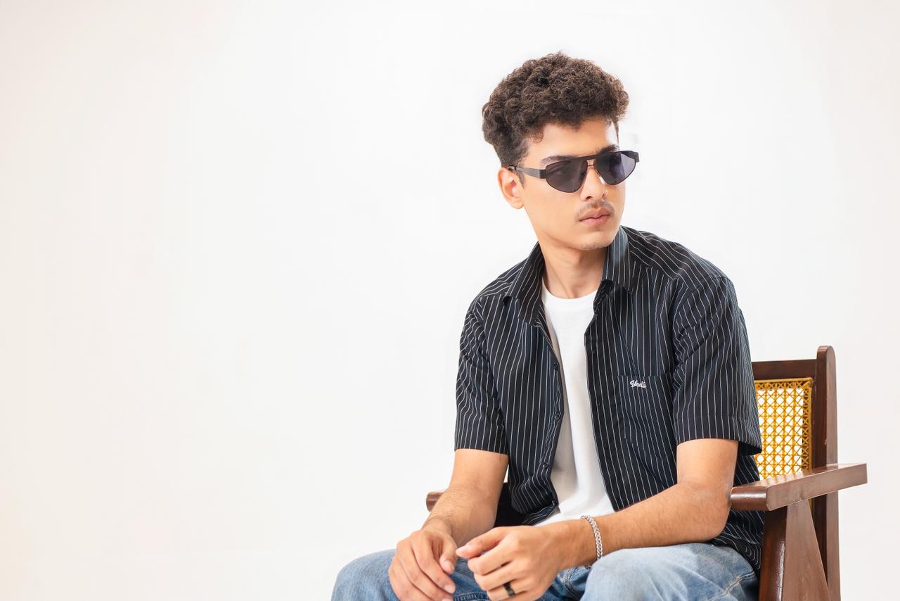 Black stripes shirt= Void